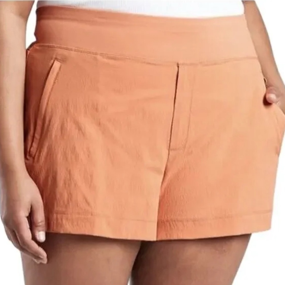 ATHLETA Trekkie North Short. Size 4.